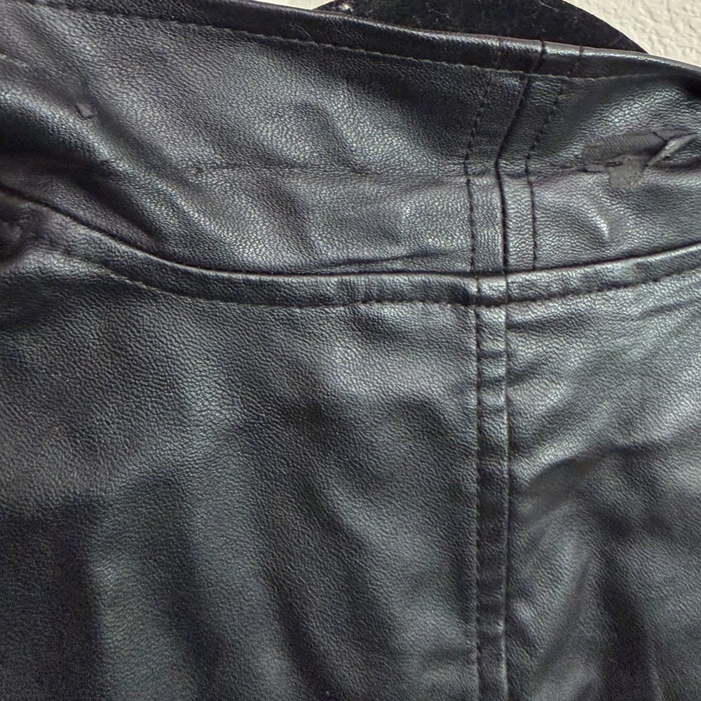 Lisa Rinna Collection Black Sleeveless Vest - Picture 5 of 5